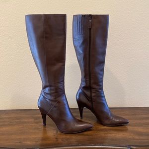 Beautiful 4” brown leather Via Spiga boots!